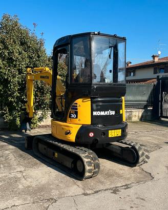 E221 - Escavatore 30 q Komatsu PC30