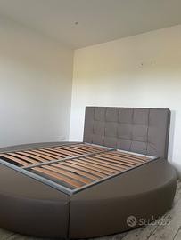 Letto matrimoniale imbottito di design con conteni