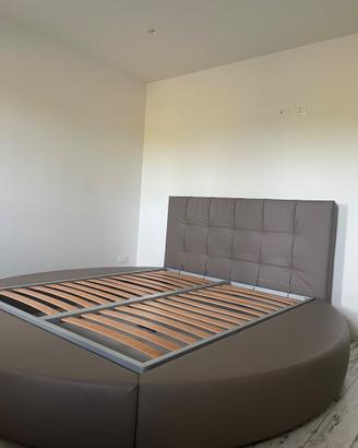 Letto matrimoniale imbottito di design con conteni