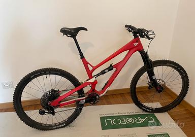 Bicicletta Model- 2019 YT Jeffsy 29 CF Pro Bike