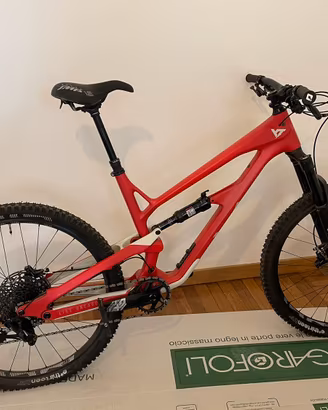 Bicicletta Model- 2019 YT Jeffsy 29 CF Pro Bike