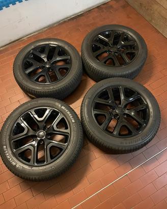 Cerchi e gomme 4 stagioni da 18 per Jeep Renegade