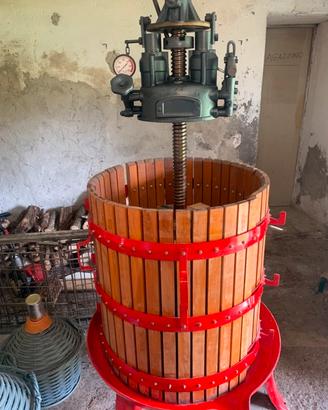 Torchio idraulico per vinaccia