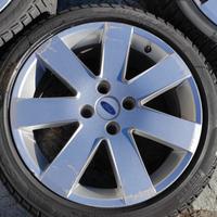 Cerchi Ford 17 pollici con gomme da neve