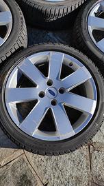 Cerchi Ford 17 pollici con gomme da neve