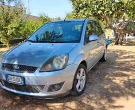 FORD Fiesta 4ª serie - 2007 con problemi al motore