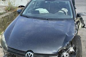 auto incidentata wolkswagen golf 5 tsi 1400