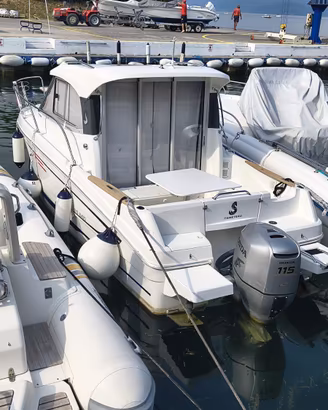 BENETEAU ANTARES 680 HB FUORIBORDO –  CON CARRELLO