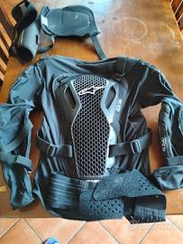 tuta moto protezioni alpinestar
