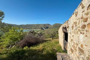 Casale con terreno verde agricolo