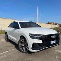 Audi Q8 s line