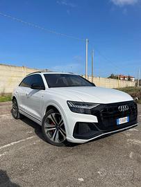 Audi Q8 s line