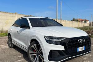 Audi Q8 s line