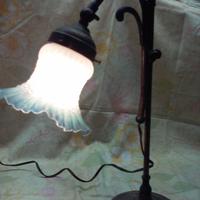 Antica lampada Liberty da tavolo