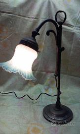 Antica lampada Liberty da tavolo