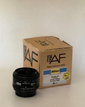 NIKON Ottica 50/1.8  con scatola e tappi