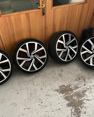 Cerchi brescia 19 golf 7.5 gti