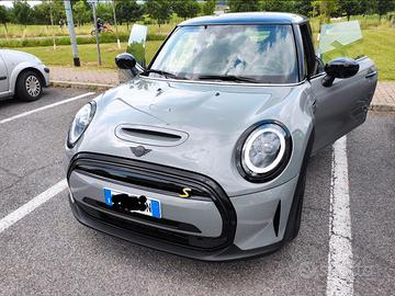 Mini Cooper SE elettrica 