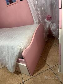 letto singolo e scrivania