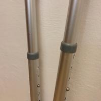 Deambulatore pieghevole con 2 ruote