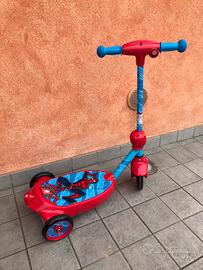 Monopattino elettrico sparabolle Spiderman