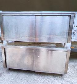 tavolo armadiato in acciaio inox. 