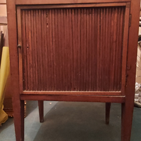 Comodino antico con ripiano in marmo