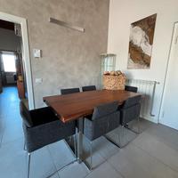 Tavolo in legno pregiato