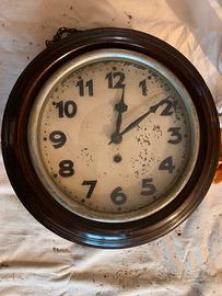 Orologio da parete Occhio di bue antico.