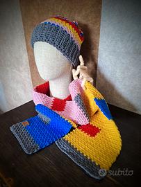 4 Set composti da cappello e sciarpa, fatti a mano