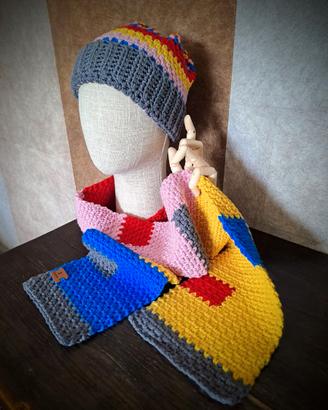 4 Set composti da cappello e sciarpa, fatti a mano