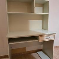 scrivania per studio o stanzetta