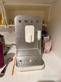Macchina del caffè in grani smeg (usata poco)