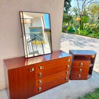 testa con ba ,2comodini con luce,comò con specchio