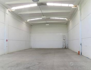 Immobile di 1000 m² con 5 locali a Lucca