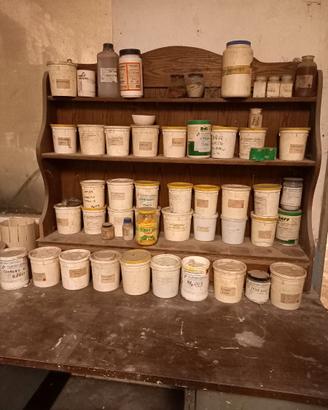 Smalti , colori e materiali per ceramica