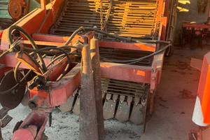 Macchina raccogli sassi per trattore