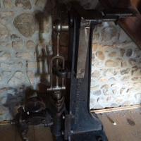 Macchinario industriale vintage in ghisa – da coll