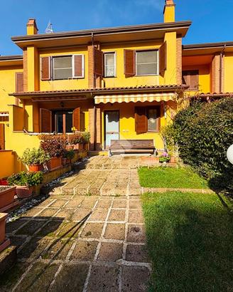 VILLA A SCHIERA A MONTALTO DI CASTRO