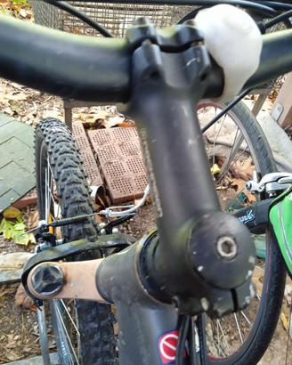 mountain bike b twin 8x3 velocità freni v brake