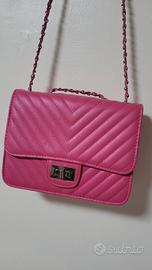Borsa a tracolla fucsia 23x18x8 trapuntata chevron