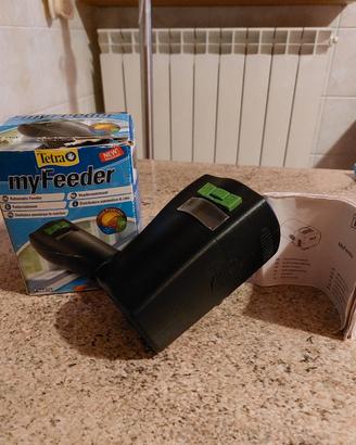 Distributore automatico mangime pesci 