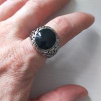 anello con pietra nera 