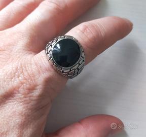 anello con pietra nera 