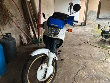Honda Dominator 650