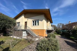 SPAZIOSA VILLA INDIPENDENTE CON GIARDINO E GARA...