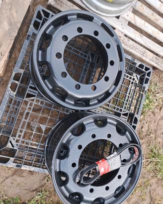 9 Cerchi e 1 gomma per camion