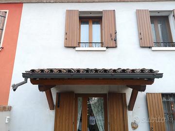 Pensilina in  legno lamellare