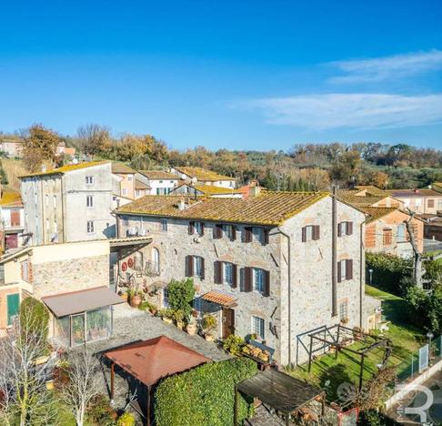 Casale ristrutturato a Borgo San Ginese di Compito