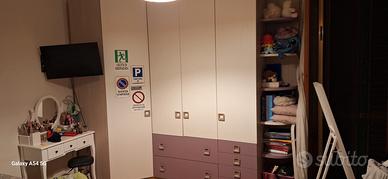 Armadio, 2 comodini, 2 letti singoli
